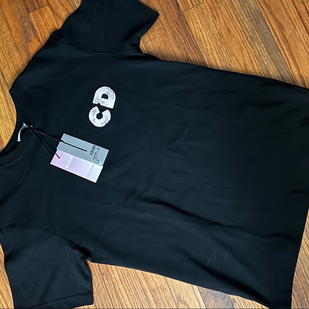 BRAND NEW DIOR TEE (never worn)